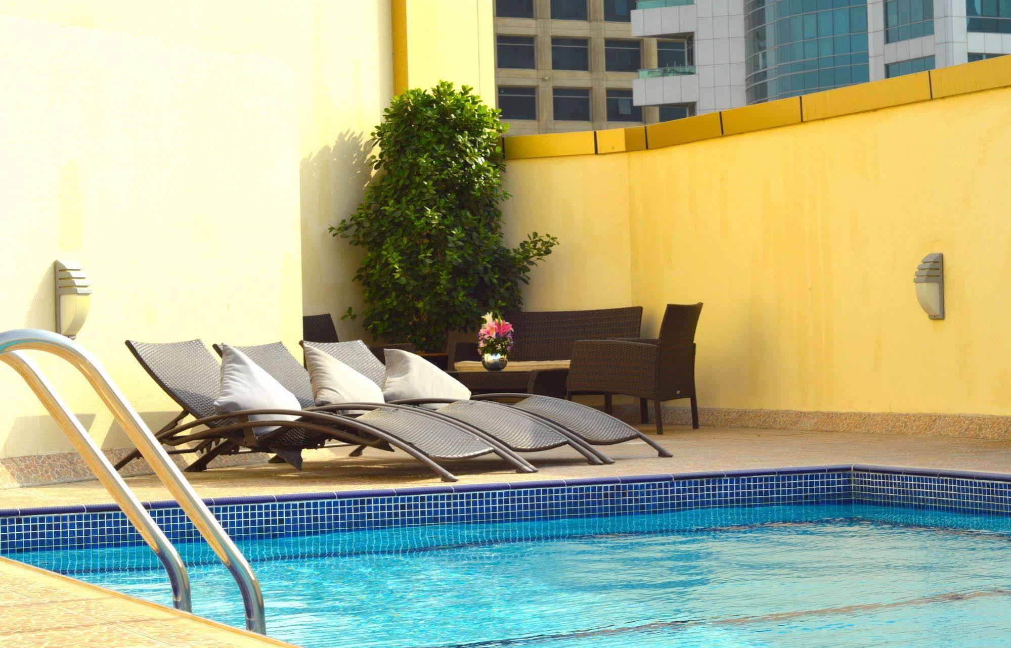 Home To Home Apartments Dubai Ngoại thất bức ảnh