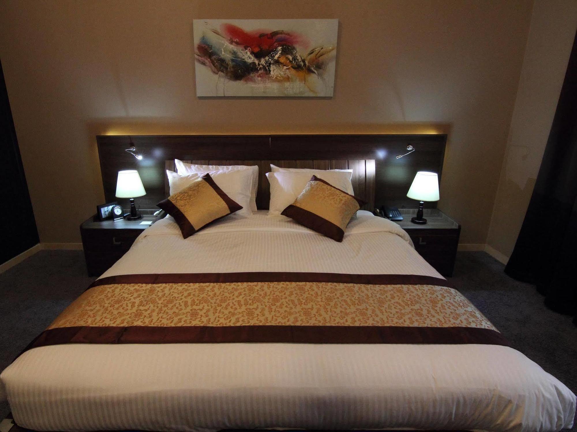 Home To Home Apartments Dubai Ngoại thất bức ảnh